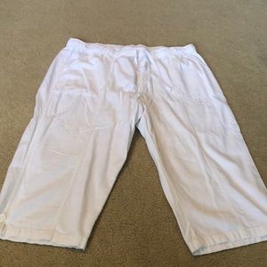 White Capri pants